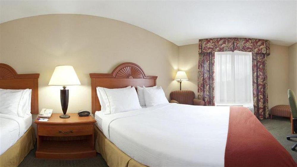 Holiday Inn Express Mineral Wells By Ihg Parkersburg Bagian luar foto
