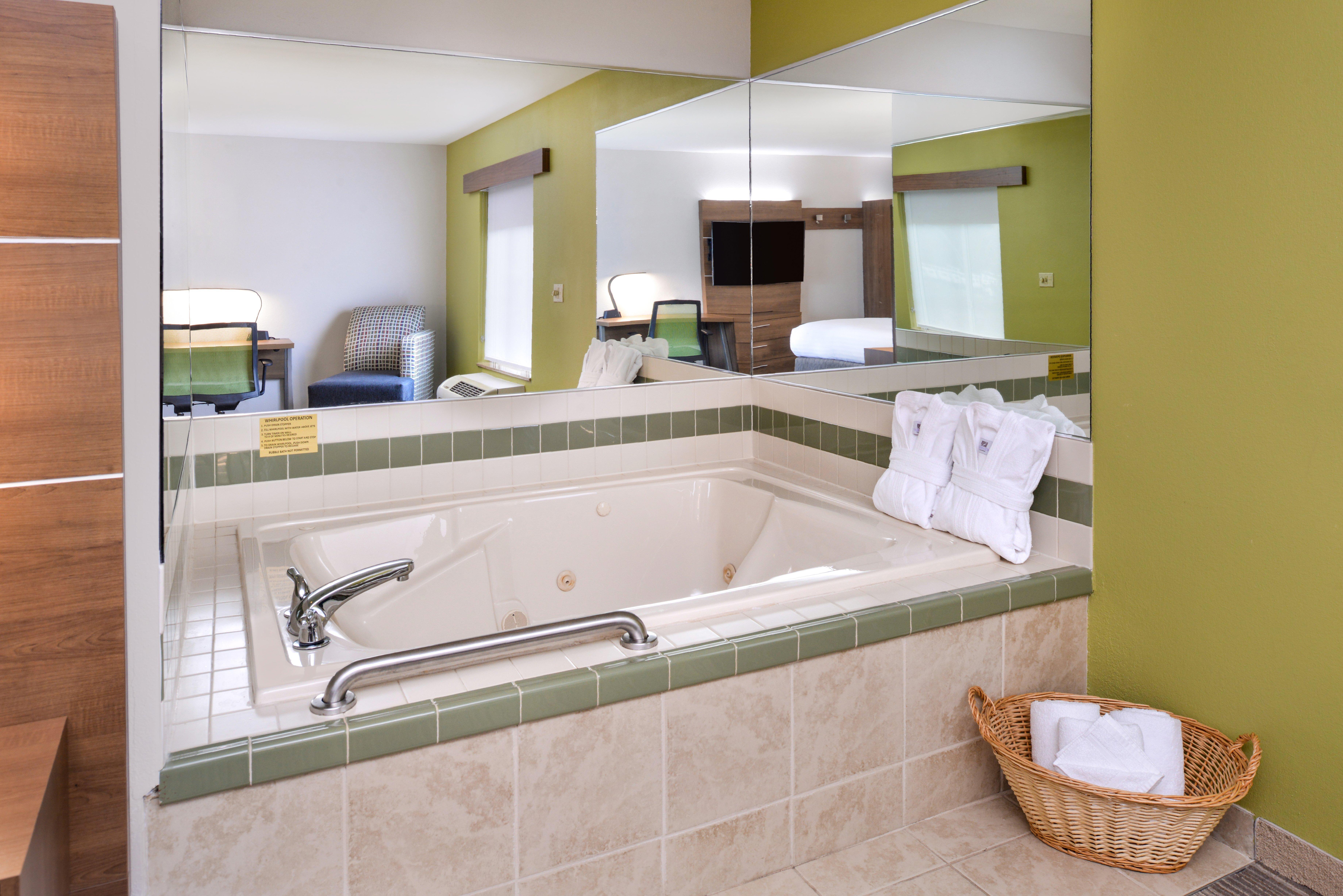 Holiday Inn Express Mineral Wells By Ihg Parkersburg Bagian luar foto