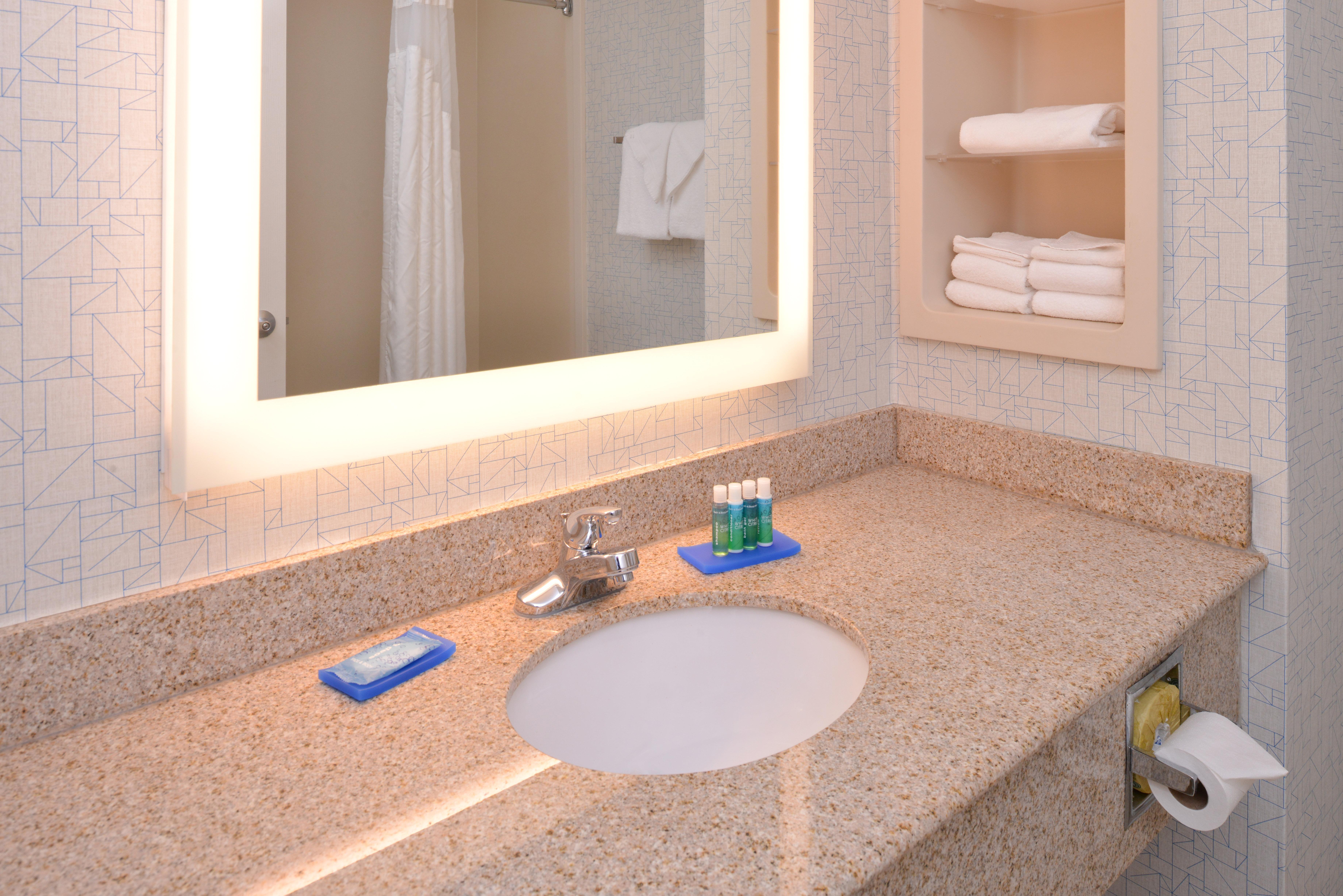 Holiday Inn Express Mineral Wells By Ihg Parkersburg Bagian luar foto