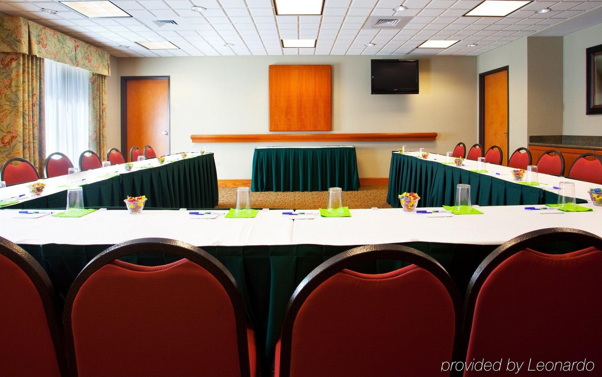 Holiday Inn Express Mineral Wells By Ihg Parkersburg Bagian luar foto