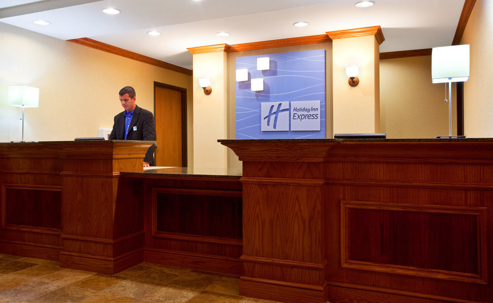 Holiday Inn Express Mineral Wells By Ihg Parkersburg Bagian luar foto