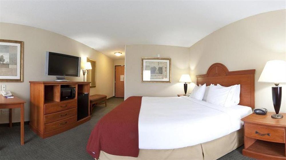 Holiday Inn Express Mineral Wells By Ihg Parkersburg Bagian luar foto