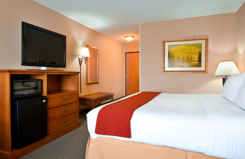 Holiday Inn Express Mineral Wells By Ihg Parkersburg Bagian luar foto