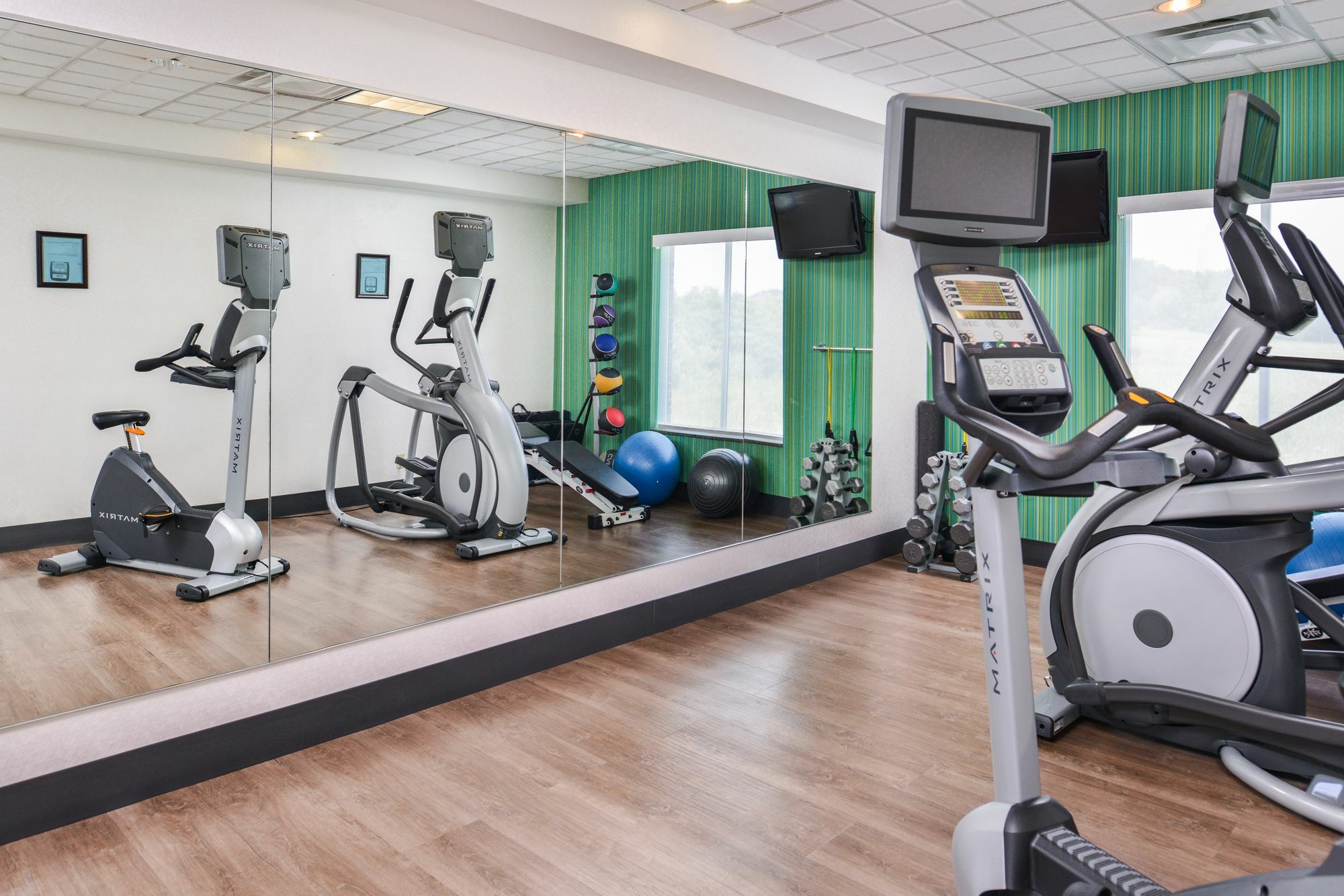 Holiday Inn Express Mineral Wells By Ihg Parkersburg Bagian luar foto