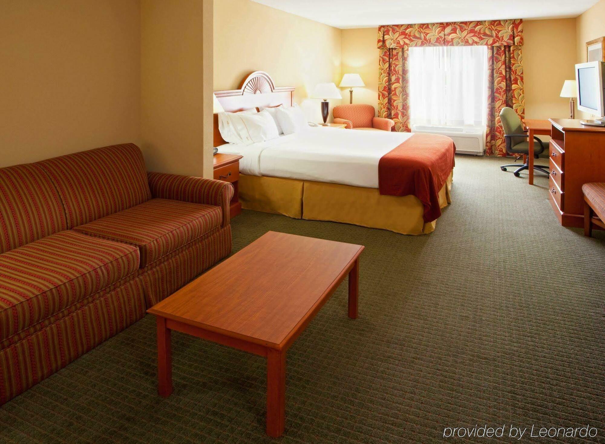 Holiday Inn Express Mineral Wells By Ihg Parkersburg Bagian luar foto