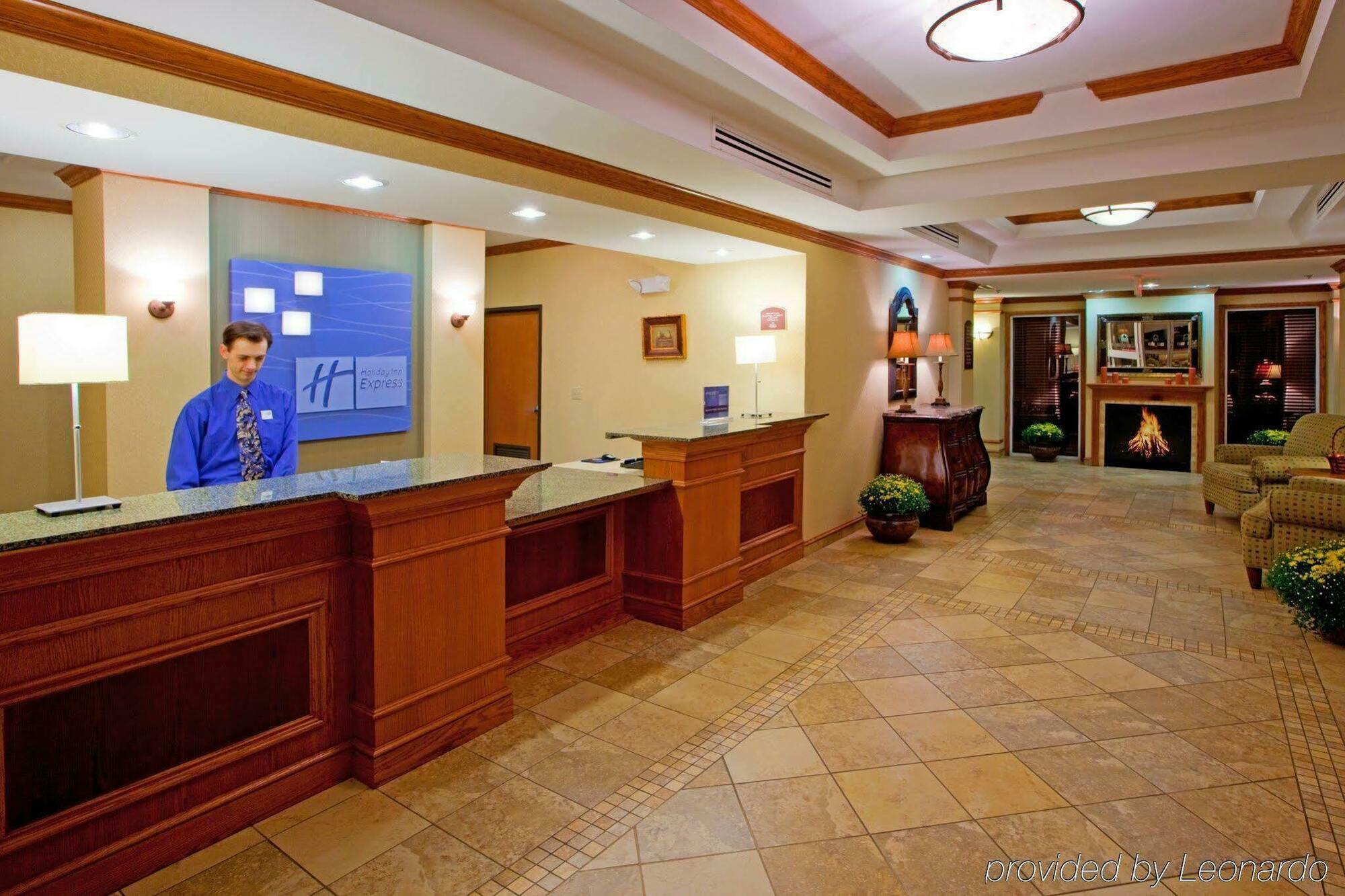 Holiday Inn Express Mineral Wells By Ihg Parkersburg Bagian luar foto
