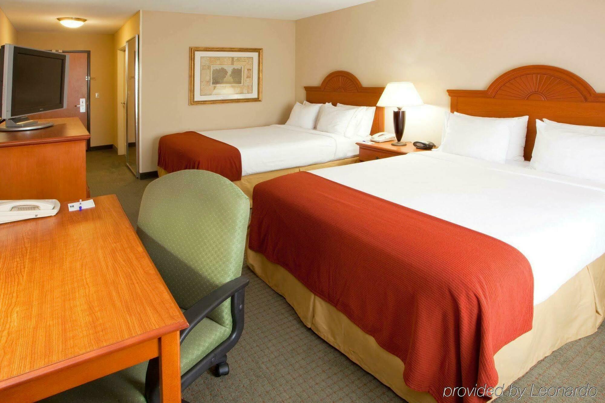 Holiday Inn Express Mineral Wells By Ihg Parkersburg Bagian luar foto
