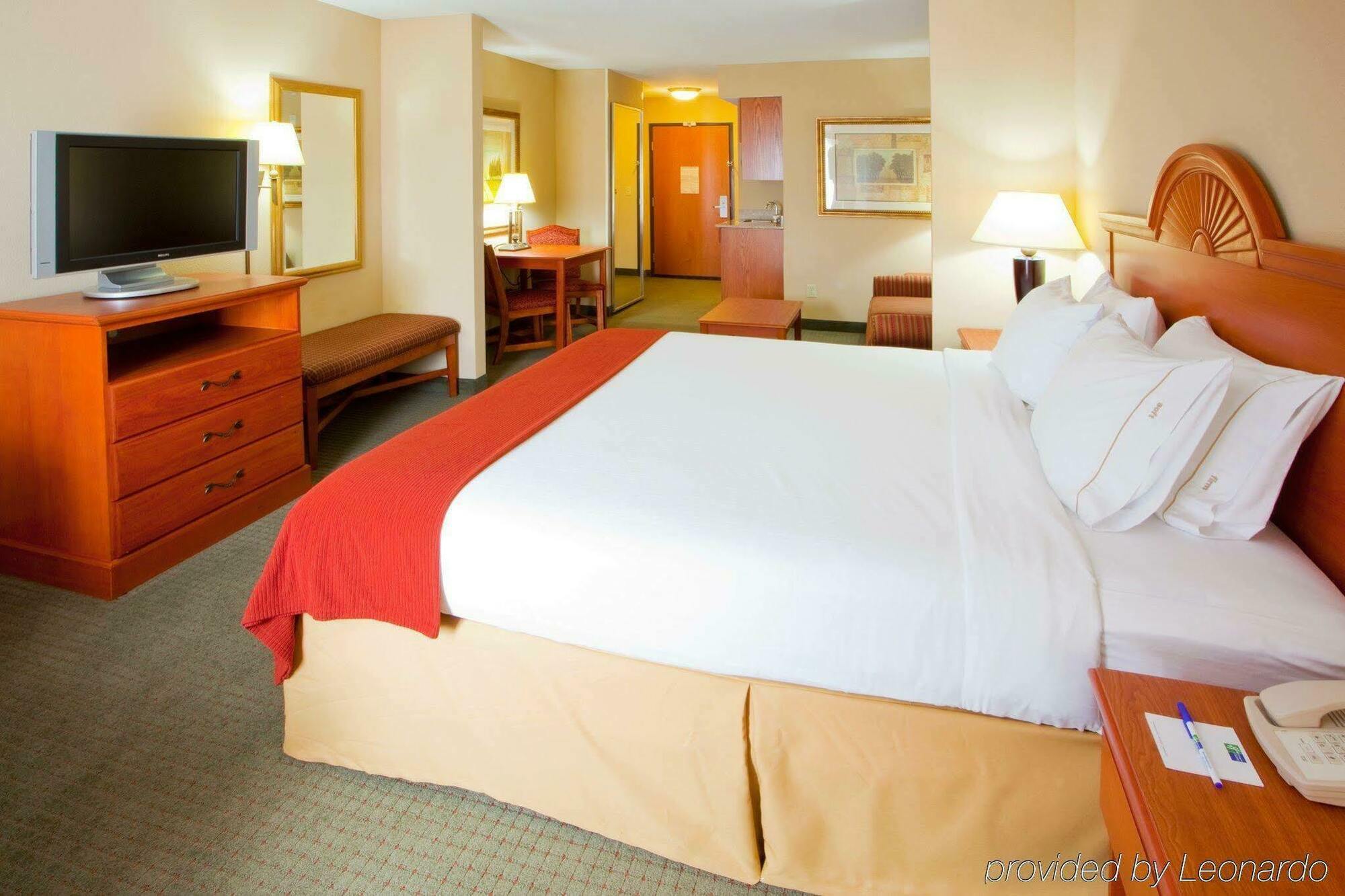 Holiday Inn Express Mineral Wells By Ihg Parkersburg Bagian luar foto
