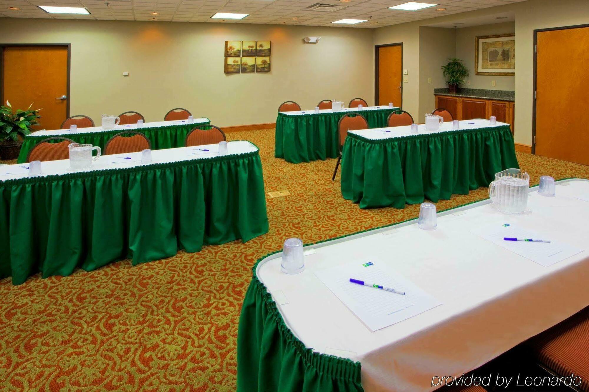 Holiday Inn Express Mineral Wells By Ihg Parkersburg Bagian luar foto