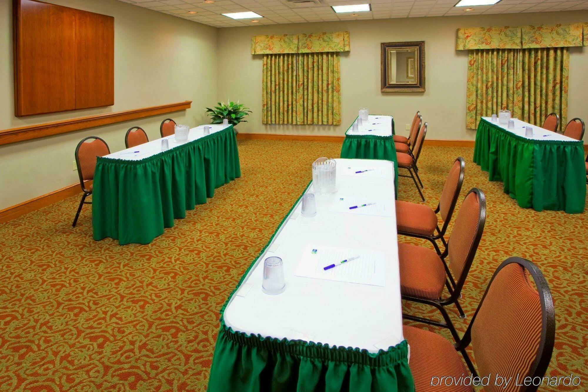 Holiday Inn Express Mineral Wells By Ihg Parkersburg Bagian luar foto